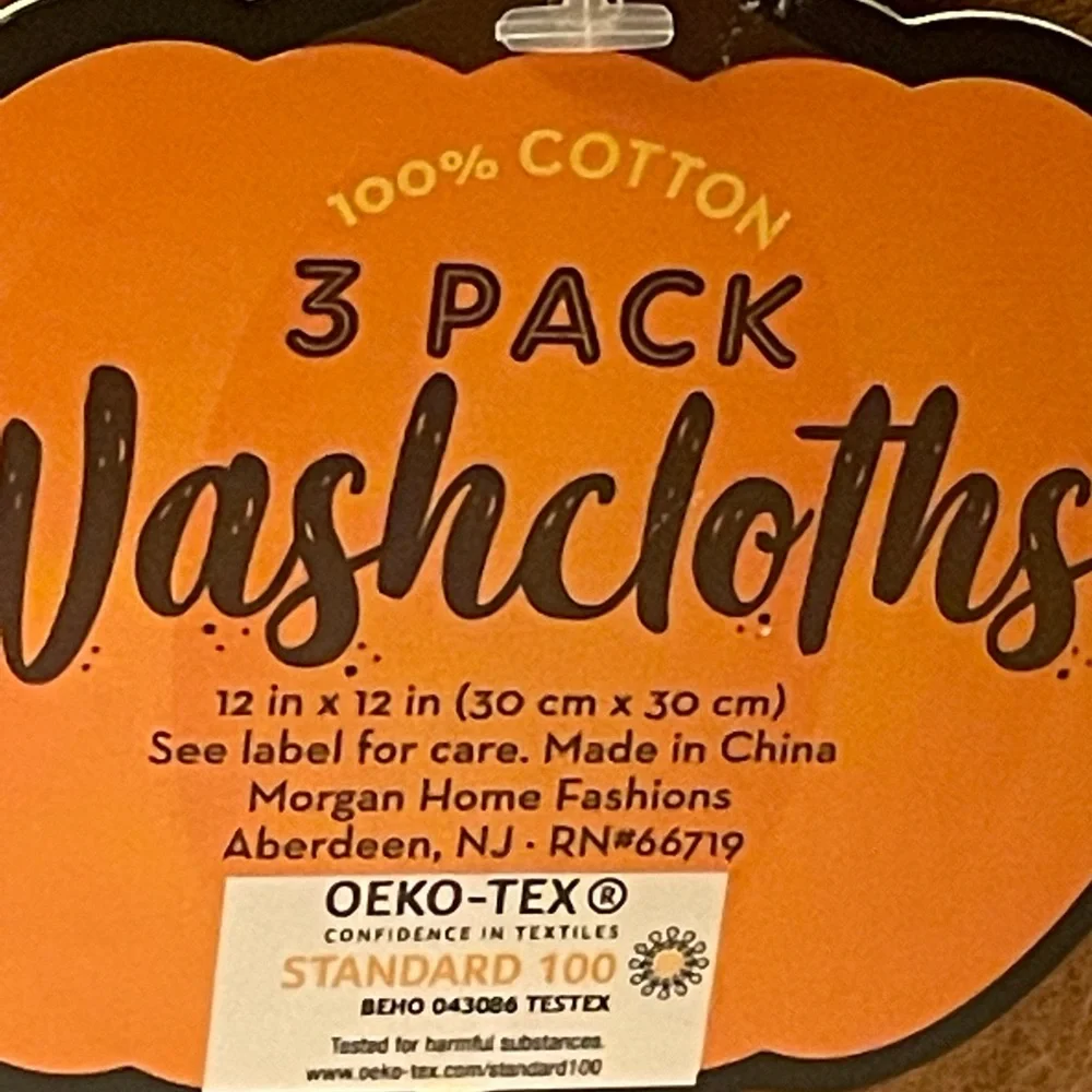 NWT- 3 pack washcloths 100% cotton in felt basket w/ pumpkin on front